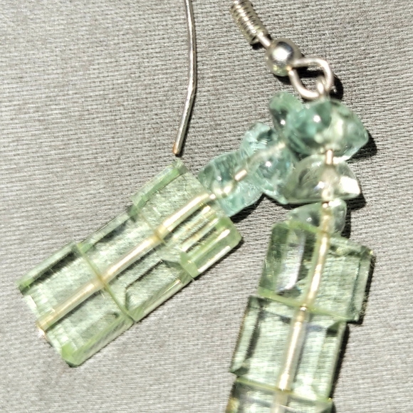 EARRINGS Gorgeous Green Crystal Cube  3/4" Green Color is Clear Prismesque - Picture 4 of 4